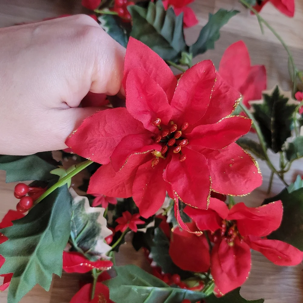 💙🩵💙Bundle set x4 NWT poinsettia garland 20 ft total